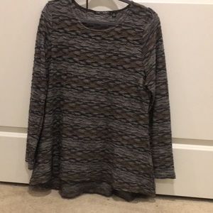 Beautiful textured Sno Skins top